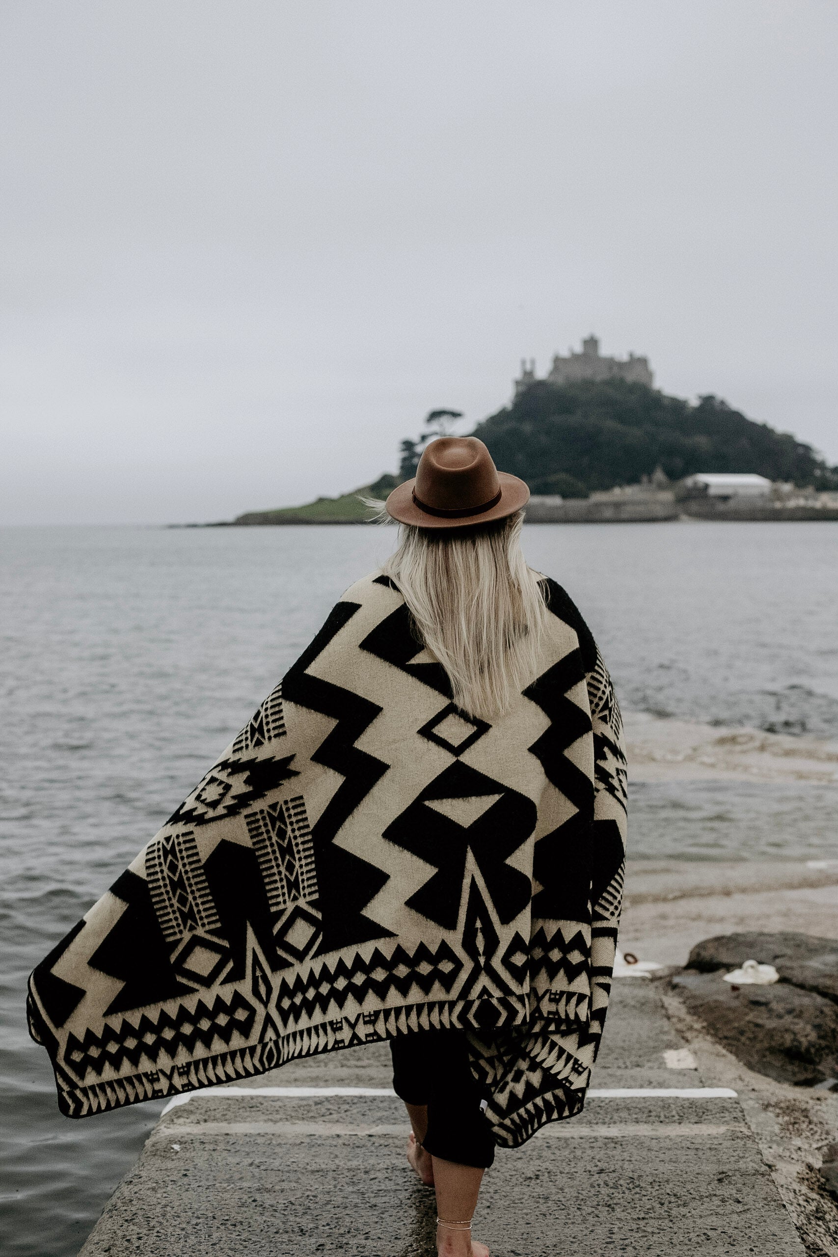 Awa Blanket Natural Black