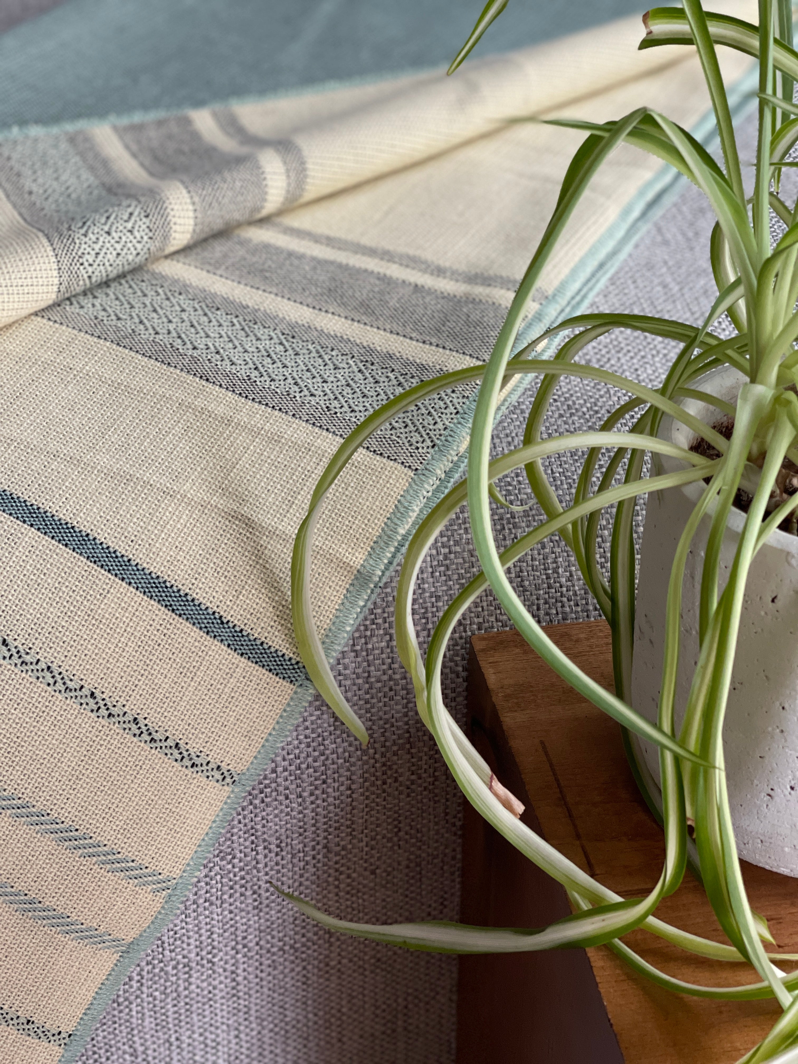 Equinoccio Throw Blanket