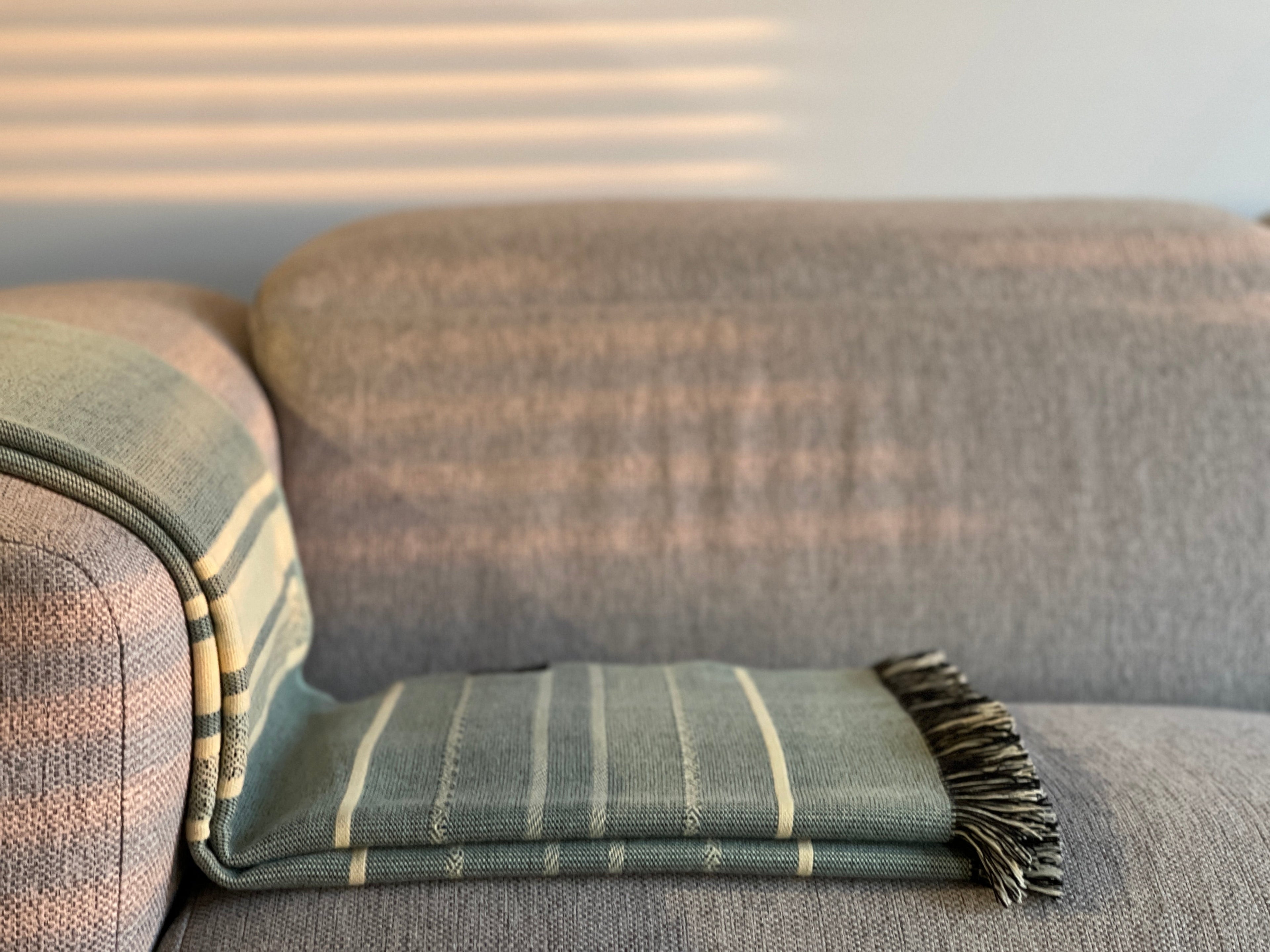 Equinoccio Throw Blanket